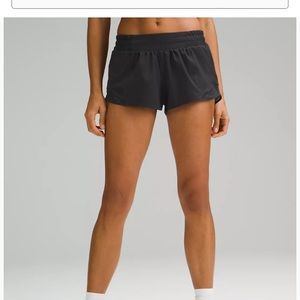 Lululemon Hotty Hot Low-Rise Lined Short 2.5"